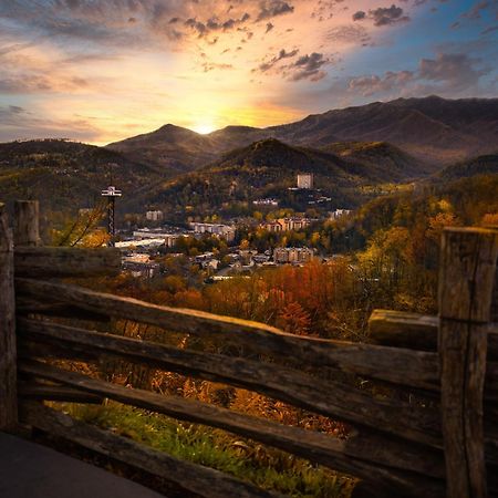 גטלינבורג Majestic View Lodge, Amazing Views, Hot Tub, 1089 Free Tickets Each Paid Day, Dollywood And More מראה חיצוני תמונה